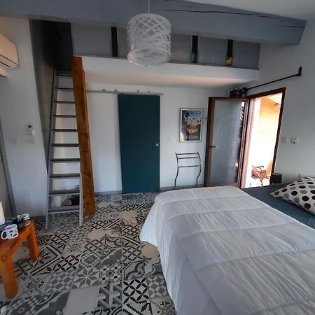 Le Lodge Des Chenes Brousses-et-Villaret エクステリア 写真